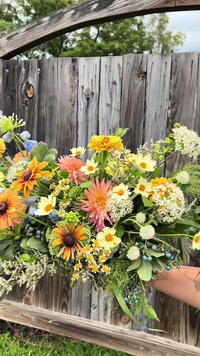 Seven Stunning Fall Bridal Bouquets You’ll Love