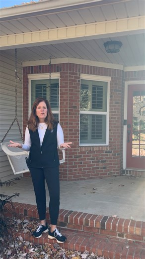 Happy Friday! Start your weekend off right by viewing this great home. Give me a call today 📞 | Realtor Christie Hagan