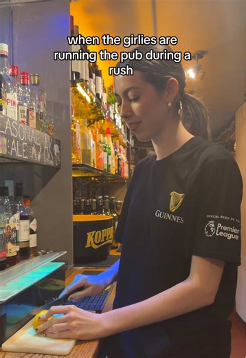 Managing Pub Rush Moments in Hospitality