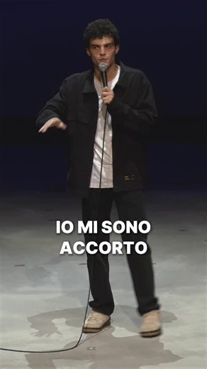 Non fate rumore che ho le gambe addormentate. “MILLENNIUM BUG”, lo spettacolo completo é fuori su YouTube! #comedy #standupcomedy #standup #insta | Davide Calgaro
