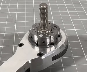 This Universal Ratchet Wrench Could Replace an Entire Set of Sockets