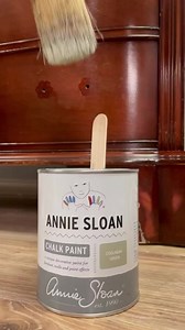 ✨🌸🌿 This Decor Transfer®️is exquisite! Have you seen the Woodland Florals Decor Transfer®️ from the Kacha collection? It’s made up of a stunning bouquet of vintage florals in earthy hues and they look amazing on so many different colors too. She also applied Gold Leafing to bring it to the next level of elegance. This transfer is perfect for Fall projects and they are available through our retailers worldwide. Project by Kaćha Furniture. Find a retailer near you on our store locator: https://w