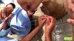 The children from #IphutengPrimary in Alexandra showed us how to wash our hands thoroughly 1- Wet your hands with clean water 2- Apply soap and lather the backs of your hands, between your fingers, and under your nails 3- Scrub for at least 20 seconds 4- Rinse 5- Dry with a paper towel or air dry them Protect your loved ones and yourself #GlobalHandwashingDay2020 | National Institute for Communicable Diseases