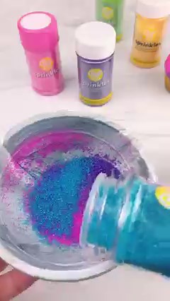 10M views · 76K reactions | Turn one of summer's favorite treats into a cupcake with some buttercream and colored sanding sugar! What treat should we turn into a cupcake next? | Wilton Cake Decorating | Facebook