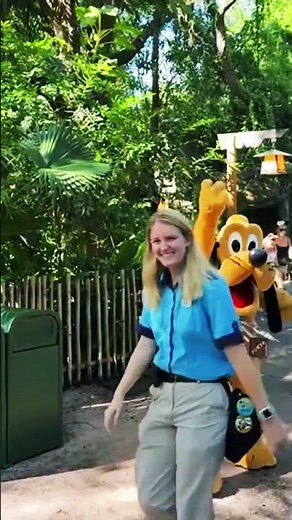 🐾 Meeting Pluto at Animal Kingdom – Disney Magic Moment #shorts