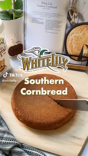 Our favorite cornbread recipe comes straight from our reprinted cookbook! It’s wonderfully crunchy, light and has a soft crumb. It’s perfect served as a side or on its own. If you’d like to get ahold of your own White Lily cookbook, hurry while supplies last! In the meantime, you can find this delicious cornbread recipe below! 👇 ⁠ ✨REMINDER: Don't forget to save this recipe for later!⁠✨⁠ ⁠ Ingredients:⁠ • 1 1/4 cups buttermilk or 1 1/2 cups milk⁠ • 1/4 cup Pure Vegetable Oil⁠ • 1 large egg⁠, li