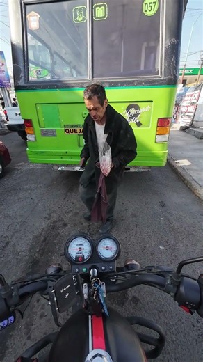 Mi compa se quedo en su viaje astral 🗣️🗣️#motovlog #observacionesdiariasenmoto #parati