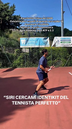 “SIRI CERCAMI IDENTIKIT DEL TENNISTA PERFETTO” - Racchetta Prince del 2008 di quando David Ferrer era numero 3 del mondo dietro Roger e Rafa - Fascetta per i capelli di quando era under 16 - Footwork rivedibile - Velocità di palla mesozoica - Best Ranking 1640 ATP e 2.3 Ma ha anche dei difetti!😍 @danielepepe__ con sparring partner @jovan_abatic #siri #tennista #perfetto #tennisplayer #identikit #perfectcombination #tennis #mesozoico #atp #atpplayer #atptour #tennisprofessional #footwork #prince