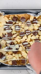 A gooey bar that starts with a cake mix! This will be your new favorite fall treat! Recipe: https://www.crazyforcrust.com/caramel-apple-gooey-bars/ | CrazyforCrust