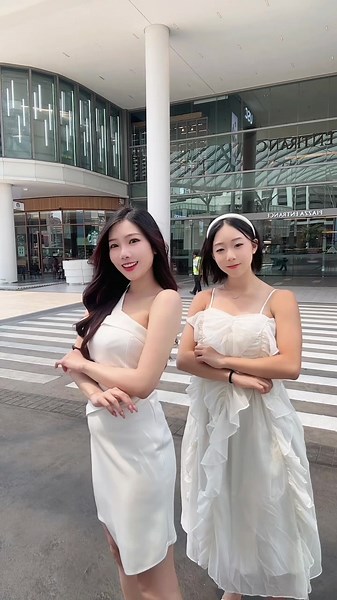 欢快的呜啦啦扭胯舞