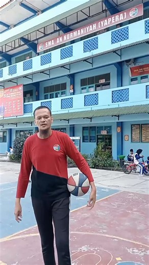 Riky Caca Somantri on Instagram: "Tutor.. Lay Up Kiri.. 🔥🏀"