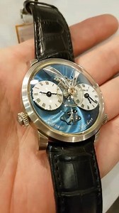 The MB&F Legacy Machine 1 in platinum, with an absolutely stunning blue dial ... y'know, if the floating balance wheel wasn't enough! 😂⚙️👌🏻 The MB&F LM1 watch is instantly recognisable by a watch face with two subsidiary dials, a “linear” power reserve indicator that looks like a type of medieval catapult, and a large suspended balance wheel oscillating over the center of the dial. Each handset on the two dials can be individually set down to the minute - It's like having two separate watches