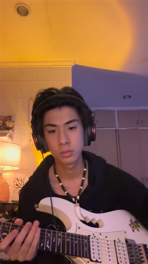 弗蘭茲Alfaro🦂㊙️ on Instagram: "Wear earphone’s pls"