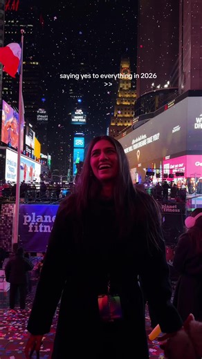 the fact that we all got invited to watch the ball drop together is INSANE 😭😭 #timessquare #balldrop #nyc #browngirltiktok #browntiktok