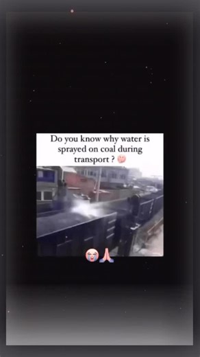 Memes on Instagram: "1997년 개봉한 영화 Titanic은 잭과 로즈의 운명적인 사랑을 통해 비극 속에서도 오래 남는 감정의 깊이를 보여주는 작품입니다. 화 려한 연출보다 인물의 감정에 더 집중한 제임스 카메론 감독의 스 타일은 지금 다시 봐도 묘하게 가슴을 울리죠. 배가 침몰하는 장면 이 아닌, 두 사람이 서로를 바라보던 순간들이 더 강하게 기억에 남 는 영화이기도 합니다. 이 감정을 완성해주는 곡이 바로 셀린 디온의 *"My Heart Will Go On"*입니다. 처음 들으면 잔잔한데, 어느 순간 자연스럽게 가 슴이 벅차오르는 느낌을 줍니다. 특히 후반부의 고조되는 보컬은 영화 속 잭과 로즈의 마지막 장면과 겹쳐지면서 괜히 마음이 서늘 해지기도 하고요. 많은 분들이 "이 노래가 나오면 왜 그 장면이 자 동으로 떠오르는지 모르겠다"고 말하는데, 그만큼 영화와 음악이 자연스럽게 얽혀 있는 곡입니다. 1998년 아카데미 주제가상을 비롯해 여러 상을 휩쓴 건 단지 인