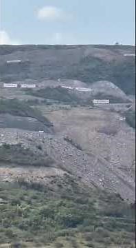 Հակարիի կամրջի մոտ մարդասիրական օգնությամբ սպասող բեռնատարները դուրս են բերվում տարածքից