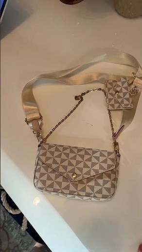 Small purse similar to Louis Vuitton #louisvuitton #luxurybag #bag #handbags