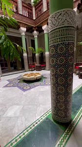 Exploring the Moroccan architecture is like strolling through a captivating storybook, where each building sings tales from the past. This Riad in Essaouira for instance is a true example of how magical this architecture can be! 🌟✨ 🎥 by @‌uncoveredtrails (Instagram user) | Marrakech