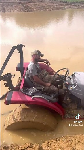 On today’s episode of everything is going perfectly as planed…….. we have a tractor boat 🤷‍♂️