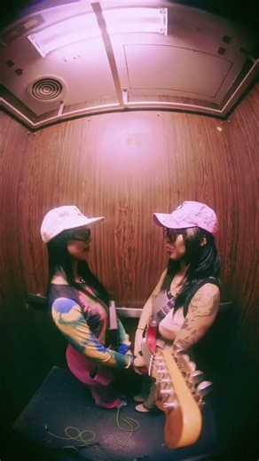 ELEVATOR MUSIC, shout out Gwen Stefani 🛗💘 #musicproducer #2000s #vaporwave #femaleproducer #beats