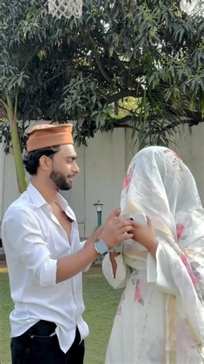 dekh kitni gor se dekh riya he 😂😁...#youtubeshorts #youtube #shorts #funny #comedy #trending