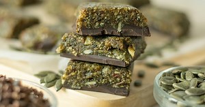 3 Ingredient Pumpkin Seed Chocolate Candy Is The Healthy Treat To Try