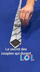 1.4M views · 10K reactions | Déposer sa cravate sur une table pour la nouer. Un peu difficile mais il faut être juste habile  | Le Secret des Couples qui Durent | Facebook