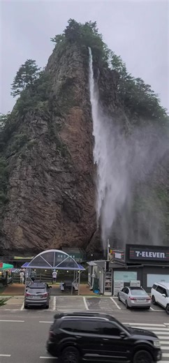 인제군 용대리의 여름 인공폭포와 겨울 빙벽등반 명소