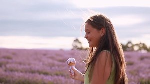 Experience the perfect Tassie summer day with us during our upcoming flowering season ☀️ Our lavender fields bloom across December and January - check our Instagram highlights for more info or drop your questions below. 🎵 Feelings by Tassie producer Kohdee Music | Bridestowe Lavender