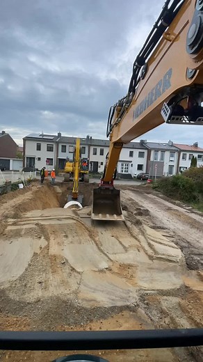 Counting Down to the Weekend with Liebherr 924 Excavator