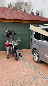 She thought his head fell off the bike 😶 Thank you for watching! Please be aware that this video is for entertainment purposes only and features scripted dramas and parodies! | Humor Train