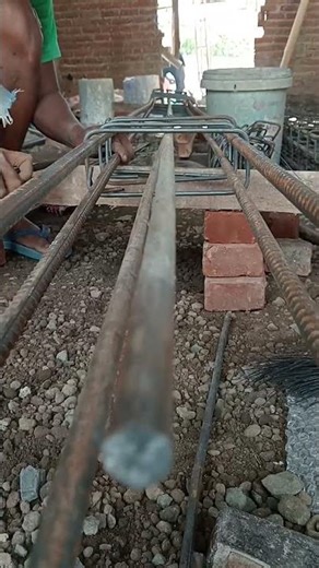 installation of stirrups on iron for hanging beams..