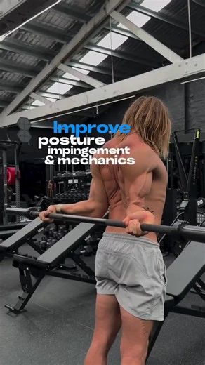 Weak scapula causing bad posture! 👇🏾 If your shoulder blades aren’t strong and stable, you’re at risk for injury, limited mobility, and poor performance in almost everything you do. Let’s fix that. ⬇️ 3 sets of 20! Perform a full protraction (rounding of shoulder) and complete retraction (shoulders back and down) of the Banded scapula chicken wings! These are a game-changer for weak shoulders. They strengthen the muscles around your shoulder blades—like the lower traps and serratus anterior—wh