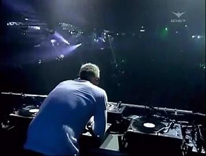 The legendary Johan Gielen dropping Mauro Picotto's classic trance anthem 'Lizard' back at Trance Energy 2003. Who remembers this one? 🙋 | We Rave You