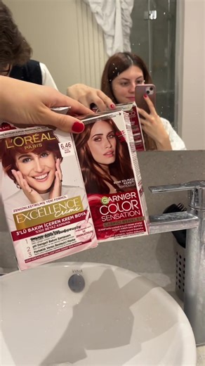 Kızıl ve Bakır Saç Renkleri ile Yazı Karşıla