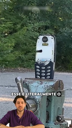 O dia em que o Nokia 1110 finalmente foi vencido 😳📱 Depois de anos sendo chamado de indestrutível, esse cara resolveu testar o limite do lendário Nokia 1110. E o resultado… é inacreditável! ✂️📱 #Nokia1110 #TestedeResistência #CuriosidadesTech | Perseverare