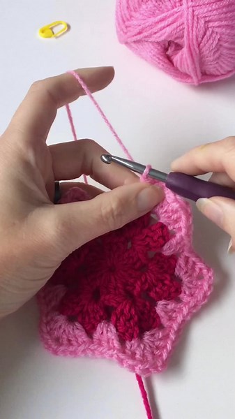 My first hexi cardi! 💕 Last month I made my very first granny hexagon cardigan, as a Christmas gift - and thought you all might enjoy watching the process! I found this such an enjoyable project - I used the Kids Granny Hexagon Cardigan YouTube tutorial by @craftandacuppa and loved how flexible the pattern is. So many ideas and suggestions on how to customise it! I stuck to the basic pattern with only two slight modifications - decreasing the sleeves a little before adding the cuff, and finishi