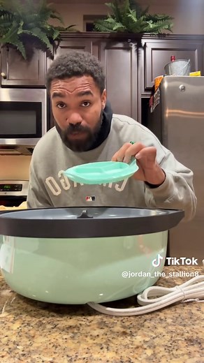 Exciting Homemade Popcorn with a Stirring Maker