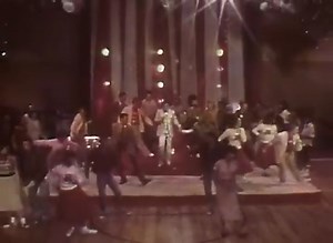 Francesco Stephen Castelluccio, conocido como Frankie Valli, es un cantante y actor estadounidense, vocalista del grupo The Four Seasons, uno de los más destacados grupos musicales de la década de 1960. Es conocido por su poderosa voz inusual de Tenor, que también incursionó por la música disco de los años 70. | Baúl del Tiempo