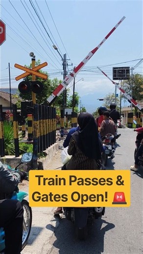 GATES OPENING! Railroad Crossing Barrier Goes Up After Train Passes 🔔 #railroadcrossing #shorts