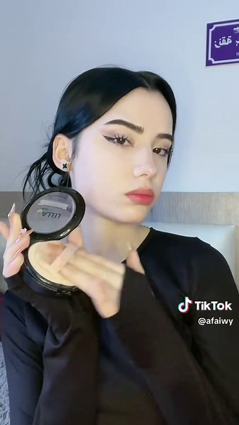 Latina Makeup Techniques for Tunisian Girls
