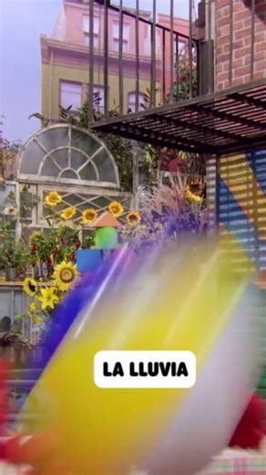 Cuando los planes no salen como esperas, lo único que debes hacer es sonreír y pensar un plan nuevo. 😃 | Elmo