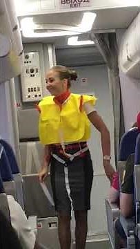 Brasileiros brincam com aeromoça em avião na Rússia