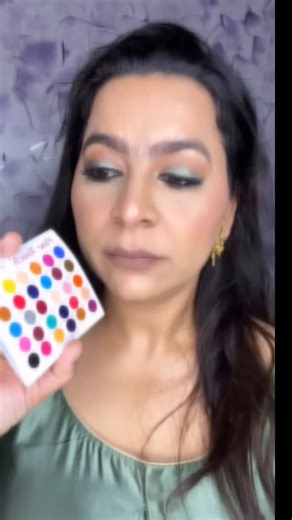 asheeta 28 on Instagram: "Matching Bindi Hack 🟢 [ DIY Bindi hack, Coloured Bindi Hack, Bindi Hack, DIY] #bindi #bindihack #bindiideas #matchingbindi #greenbindi #colouredbindi #bindilove #bindilook #bindia #bindiart #graceful #indianlook"