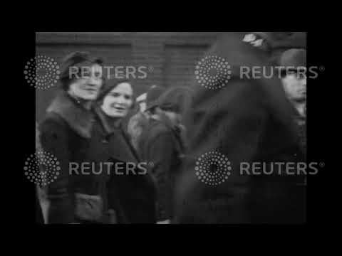 1936 POLITICS: Anti-fascist rally in London's East End