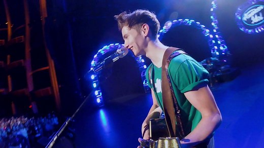 Thomas Stringfellow put aside his heartbreak, powered through his performance, and made it to the Top 24! | American Idol