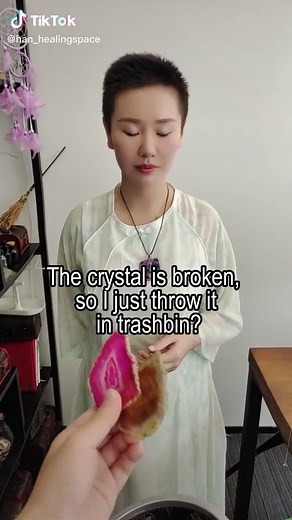 What do you do to get rid of ur crystal? #crystaltok #crystals #crystalbeginner #witchtok #witches #crystalknowledge #zodiacsigns