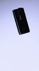 2K views · 8 comments | Pop, drop, retract! Zie hoe de selfie camera van de #OnePlus7Pro zich slim intrekt bij een valdetectie. onepl.us/7pro_fb | OnePlus | Facebook