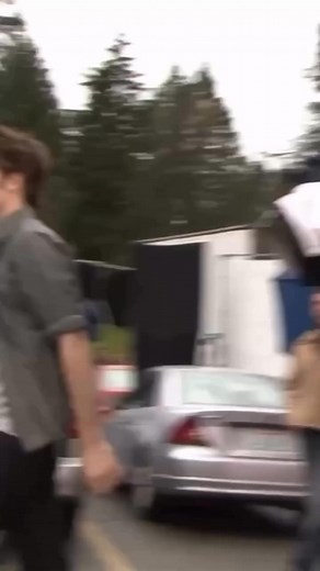 Behind the scenes of ‘New Moon’ 🤣 𝐅𝐎𝐋𝐋𝐎𝐖 ( Eternal Moonlight ) 𝐅𝐎𝐑 𝐌𝐎𝐑𝐄! 𝐭𝐚𝐠𝐬: #twilightsaga #twilight #edwardcullen #bellaswan #kristenstewart #robertpattinson #twilightedits #newmoon #eclipse #bellacullen #twilightforever #thetwilightsaga #jacobblack #alicecullen #breakingdawnpart #breakingdawn #bellward #twilightedit #taylorlautner #vampire #rosaliehale #esmecullen | Eternal Moonlight