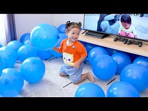ARACELLI LEARNS COLORS & PLAYS SPIN BALLOONS